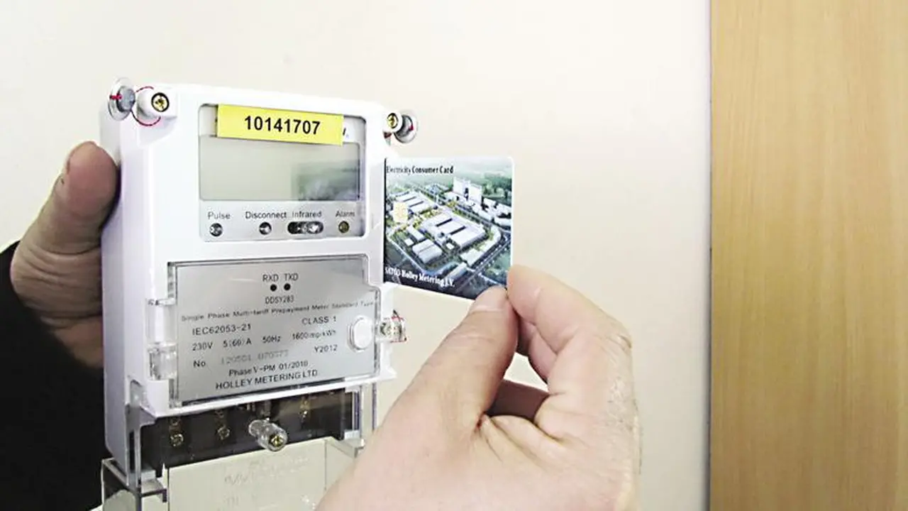 إرشادات تحميك من انقطاع الكهرباء المفاجئ والفواتير غير المتوقعة.. اشحن في هذا التوقيت.